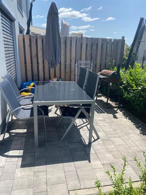 Ferienwohnung Mit Blick Auf Den Feldberg Weilmunster Exteriör bild